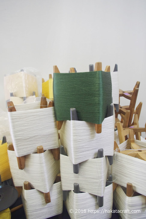 宮嶋美紀が博多織の制作で使用する絹糸