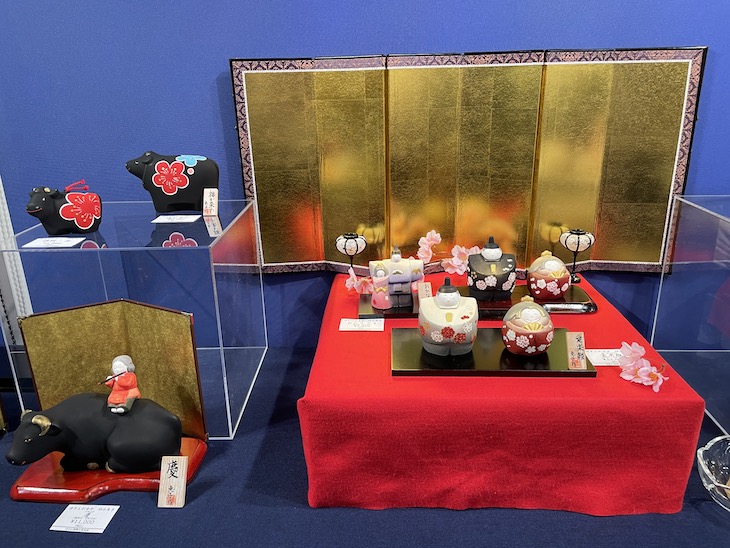 工芸との出会い展　博多人形　古今ここん　緒方恵子の数々の作品が展示されています