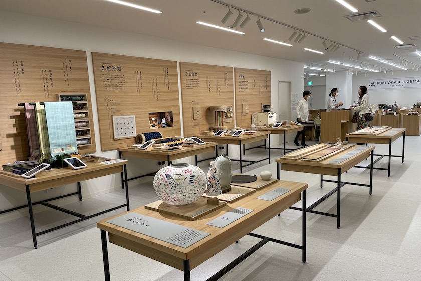 アクロス福岡の匠ギャラリー2階にある伝統工芸品ひもとき展示です