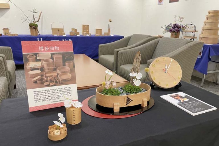 西日本シティ銀行博多支店で博多曲物玉樹の作品展が開催しています